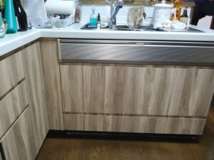 神奈川のキッチン取付け隊　キッチン扉蝶番メンテナンス　施工後